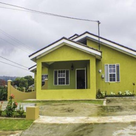 N2N Suites - Ochio Rios Vacation Home Ocho Rios Buitenkant foto