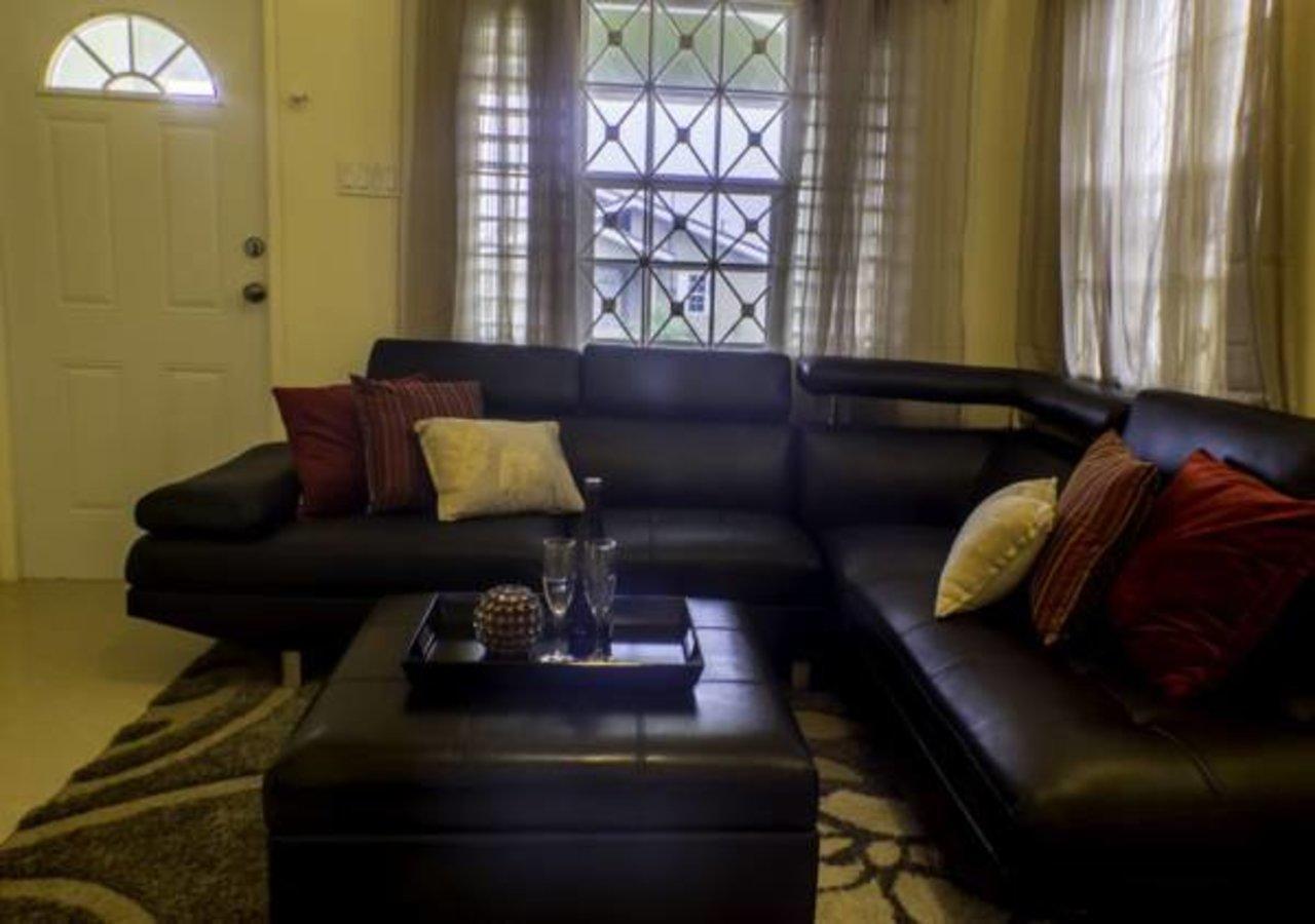 N2N Suites - Ochio Rios Vacation Home Ocho Rios Buitenkant foto